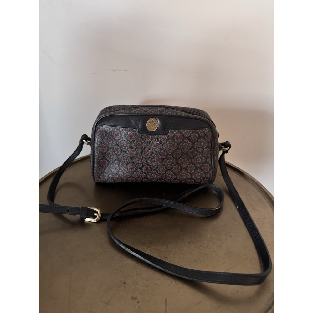 Liz Claiborne 90s 80s Women's Crossbody Purse Vintage VTG Gold Logo Medallion